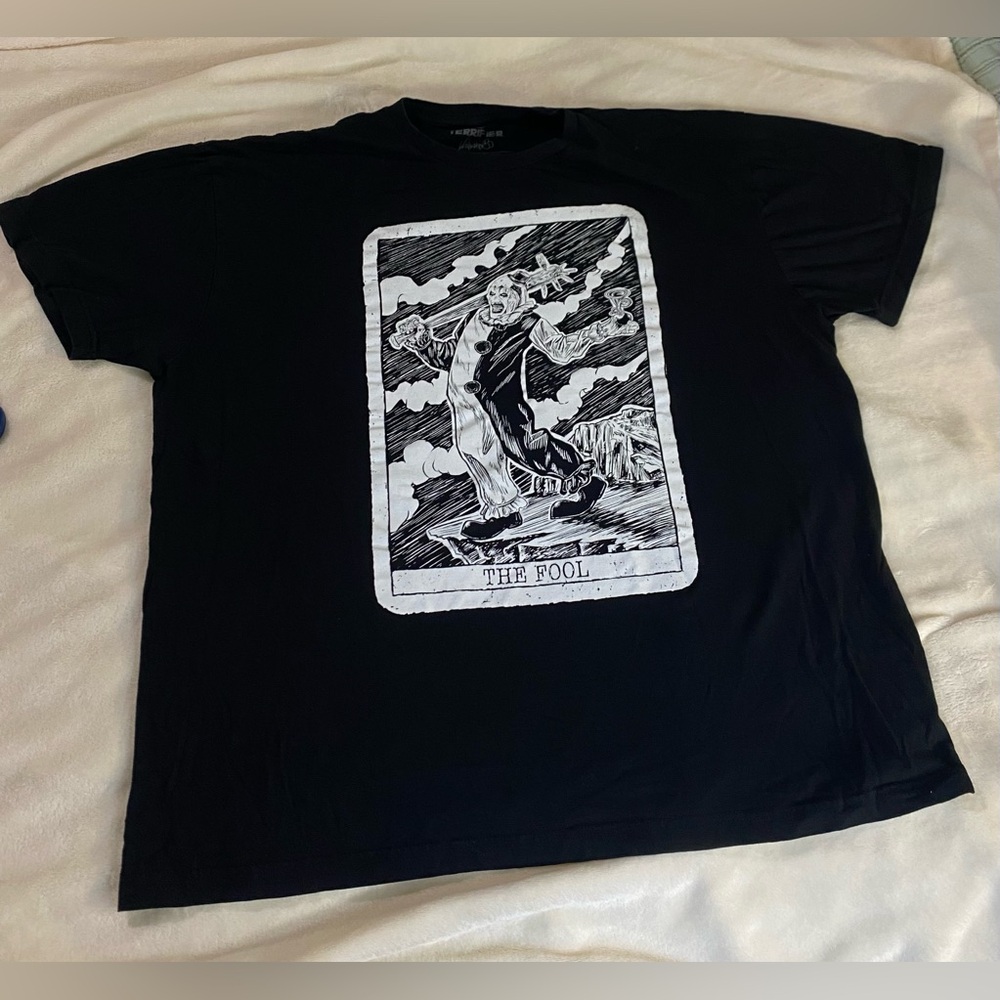 Terrifier Art The Clown “The Fool” Tarot Card Black and White T-Shirt, Men’s XL